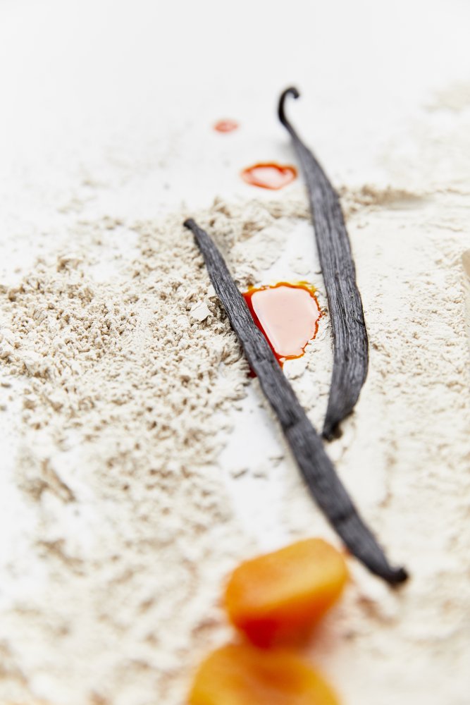 Přírodní složky kosmetiky na stole